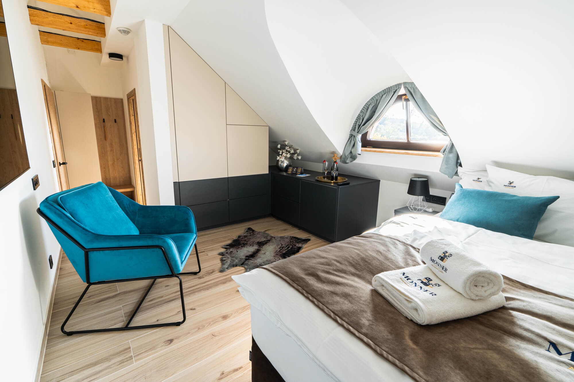 Turold – attic double room with a designer bathroom – photo 3