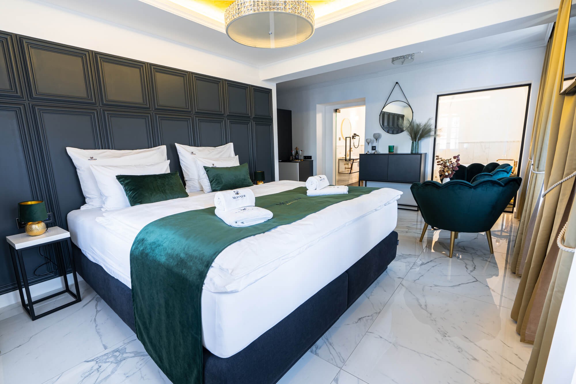 Pálava – Deluxe double room with a castle view – main photo