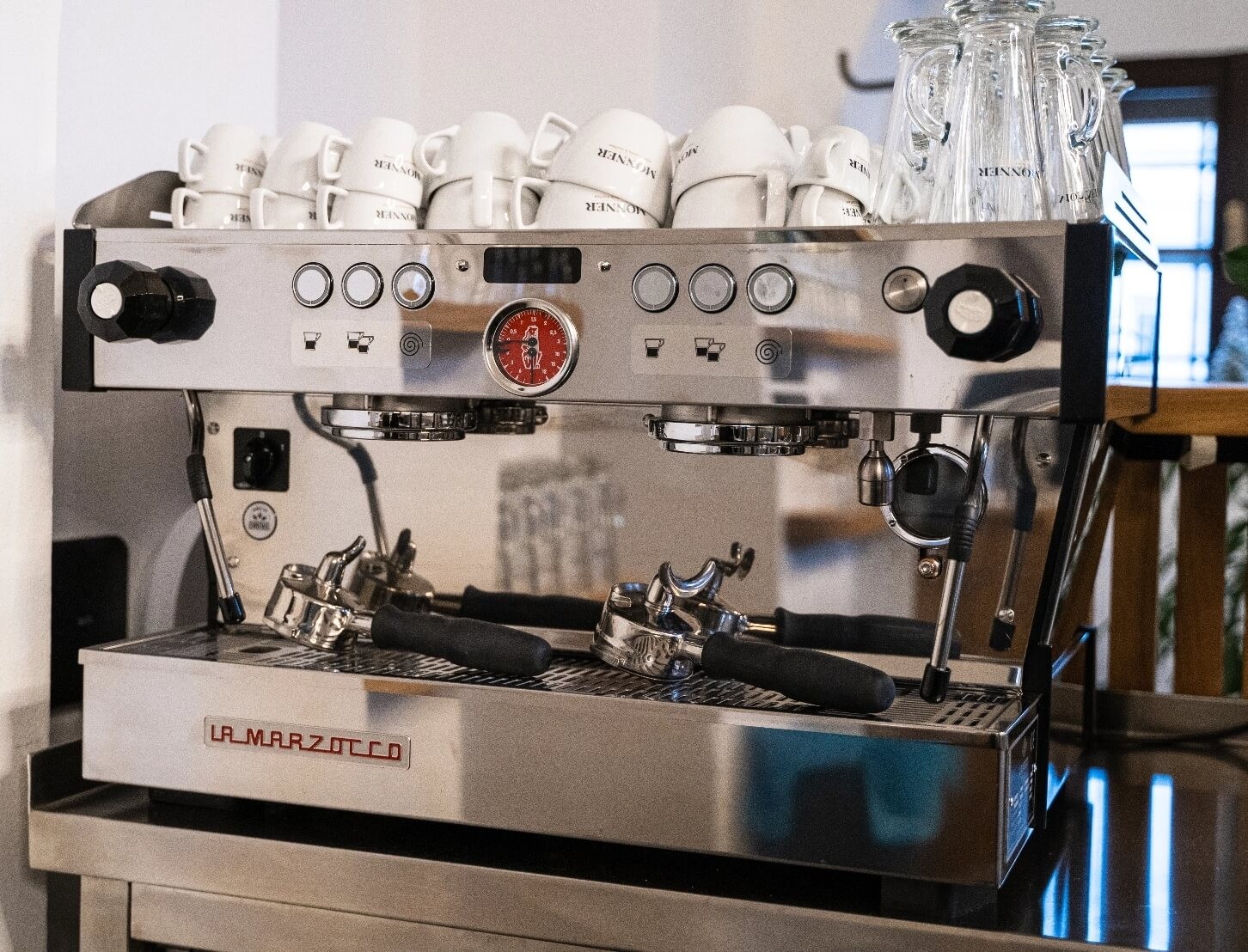 Kaffeemaschine im Café Monner